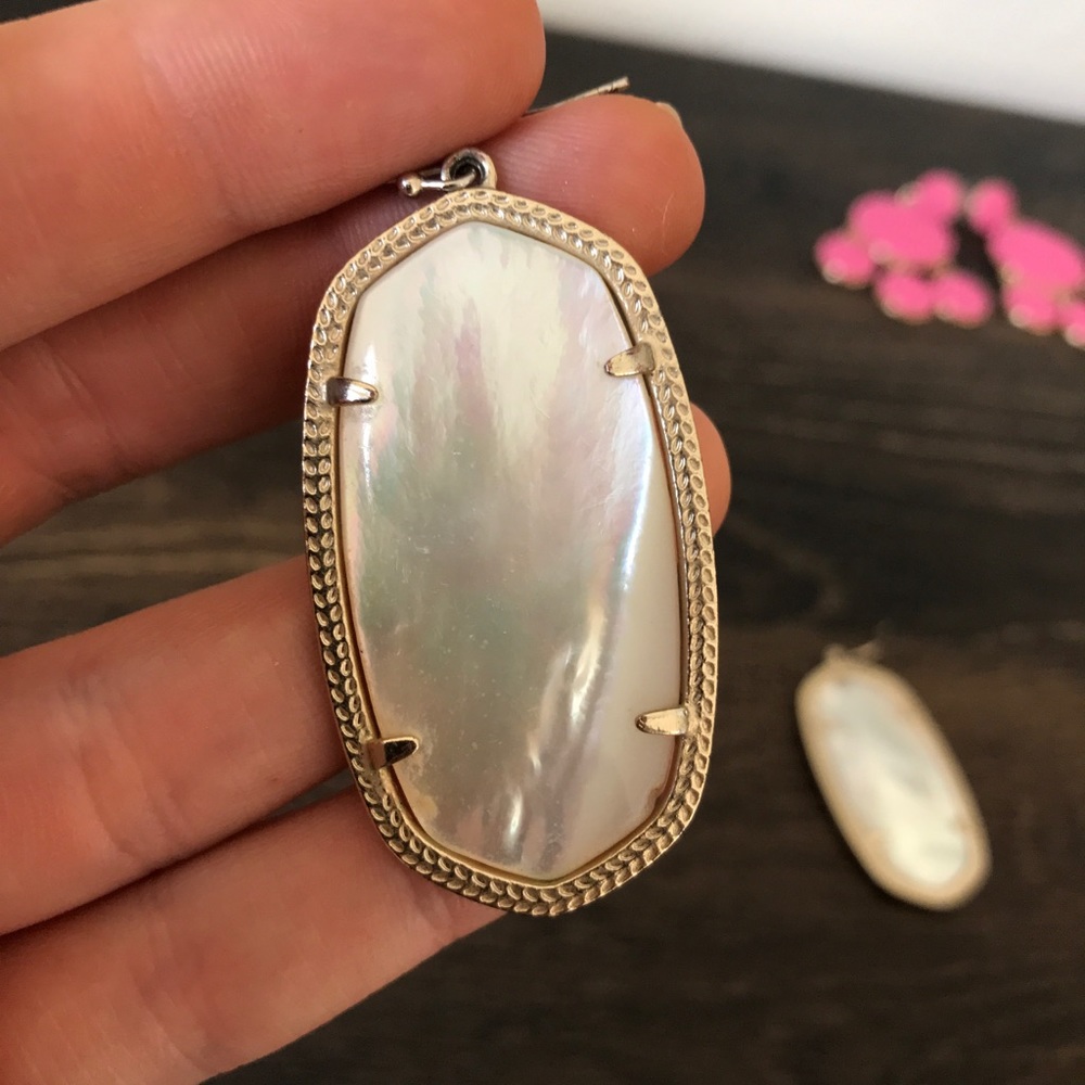 Danielle Kendra Scott Earrings in Pearl